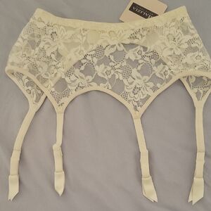Elegant Lace Garter Belt in Cream La PERLA